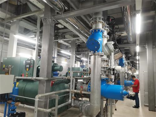 康明空調(diào)小知識—如何設(shè)置閉式冷卻塔與其配套設(shè)備水箱(鶴壁橫流閉式冷卻塔常用解決方案)